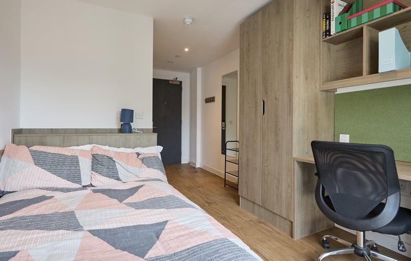 Silver En Suite, Pavilion Point, 118-132 London Road, The Level, Brighton - Image 1